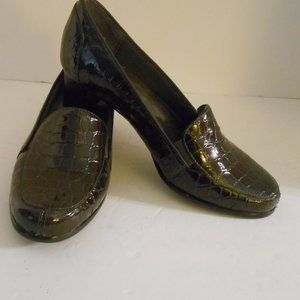 New Trotters GLORIA Croc Leather Pump 7W Dark Olive 7 wide